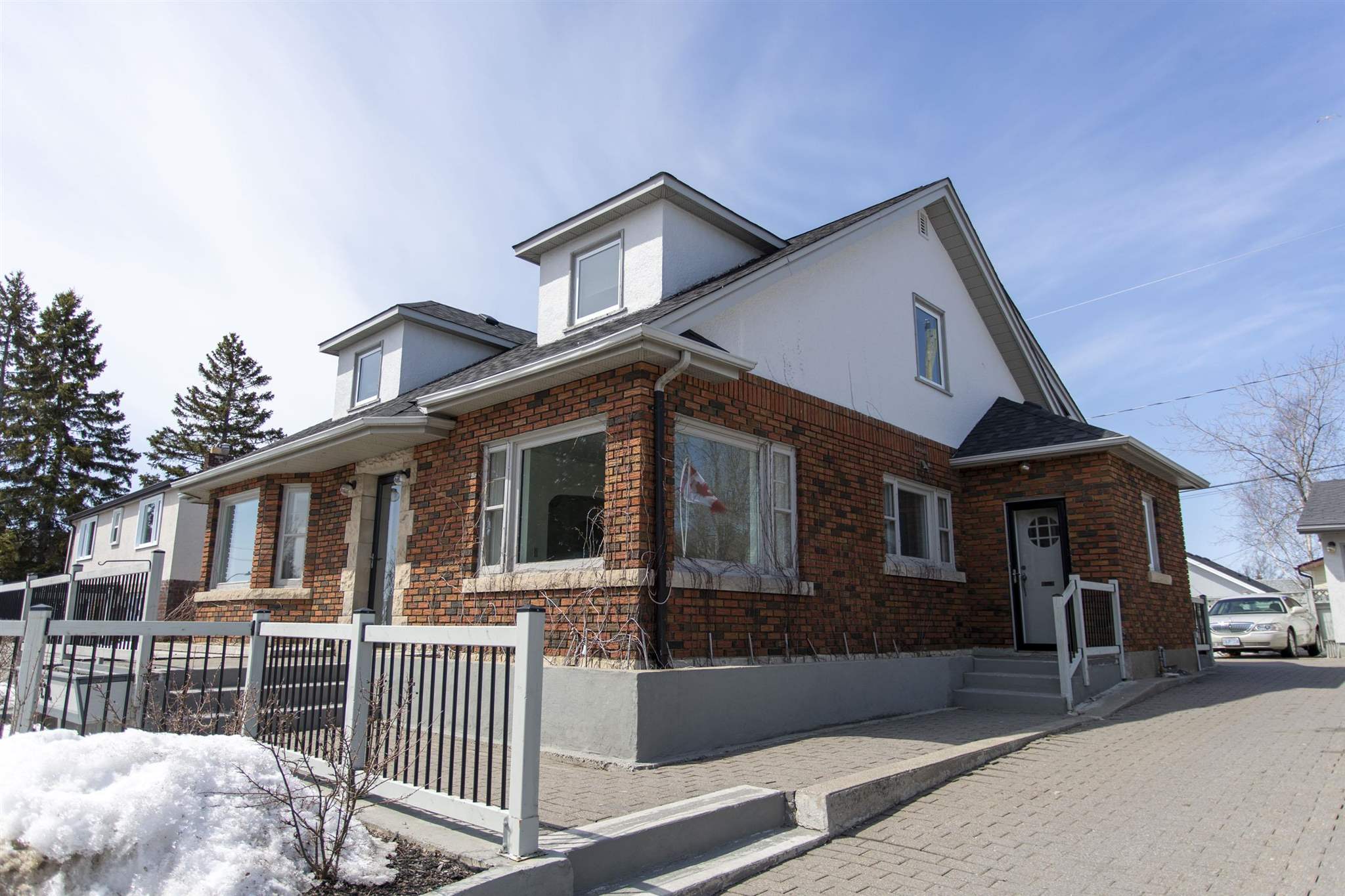222 Winnipeg Avenue, Thunder Bay, Ontario, Canada