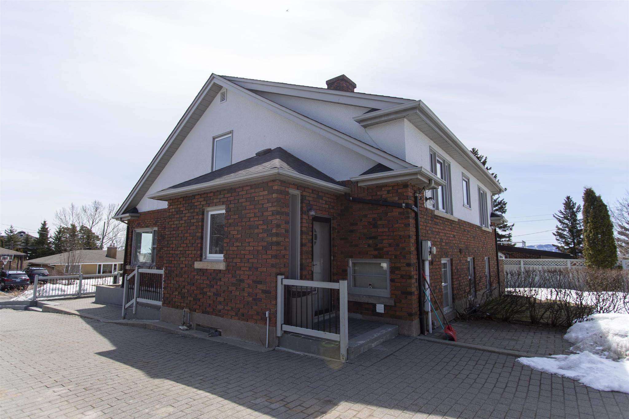 222 Winnipeg Avenue, Thunder Bay, Ontario, Canada