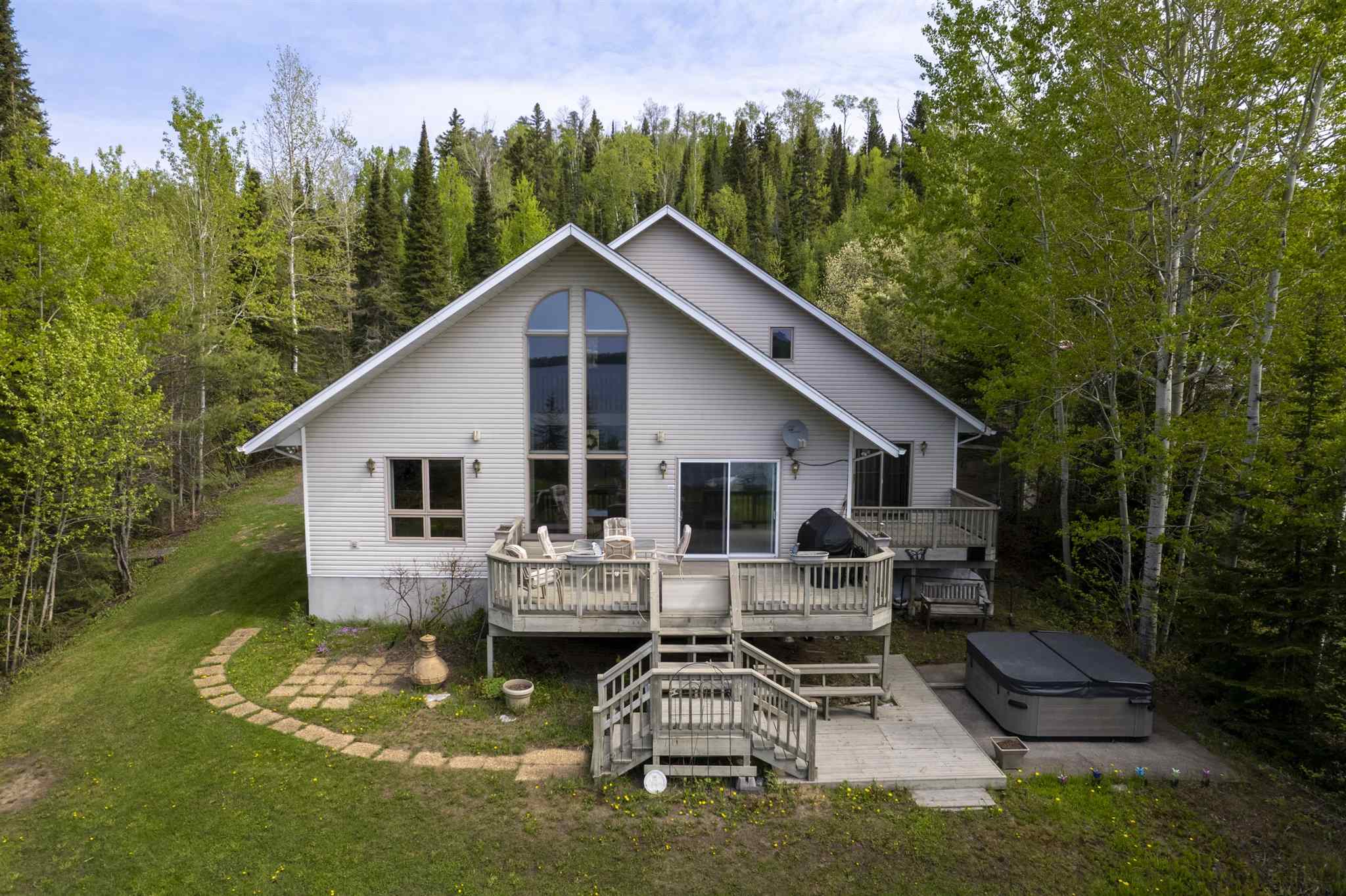 752A Cloud Lake Road, Neebing, Ontario, Canada