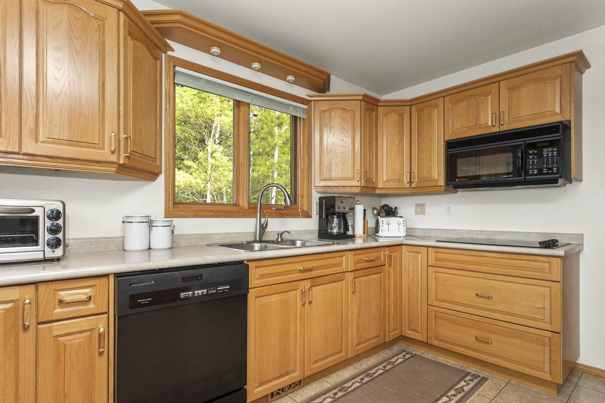 752A Cloud Lake Road, Neebing, Ontario, Canada