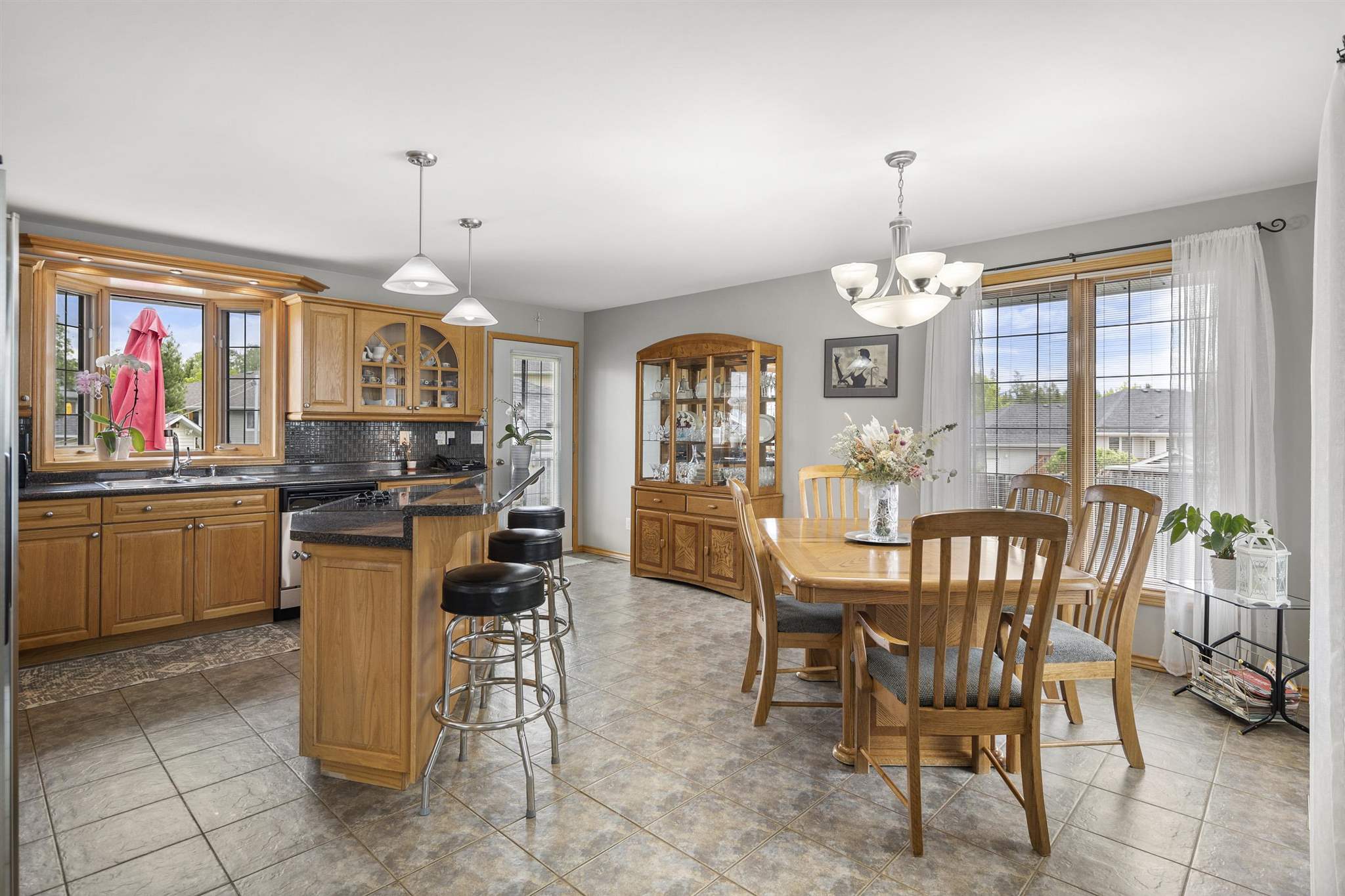 237 Newcastle Drive, Thunder Bay, Ontario, Canada