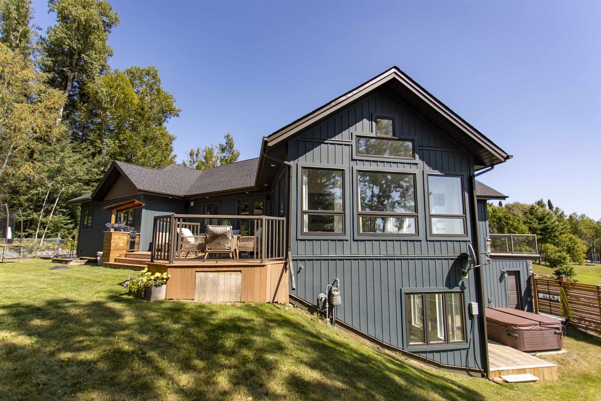 2353 Falconcrest Drive, Thunder Bay, Ontario, Canada