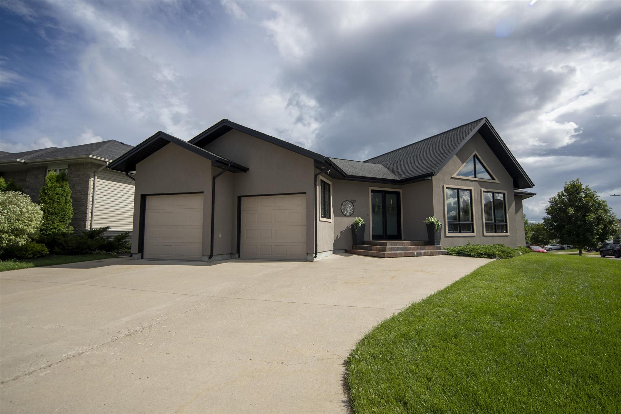 120 Loxley Bay, Thunder Bay, Ontario, Canada