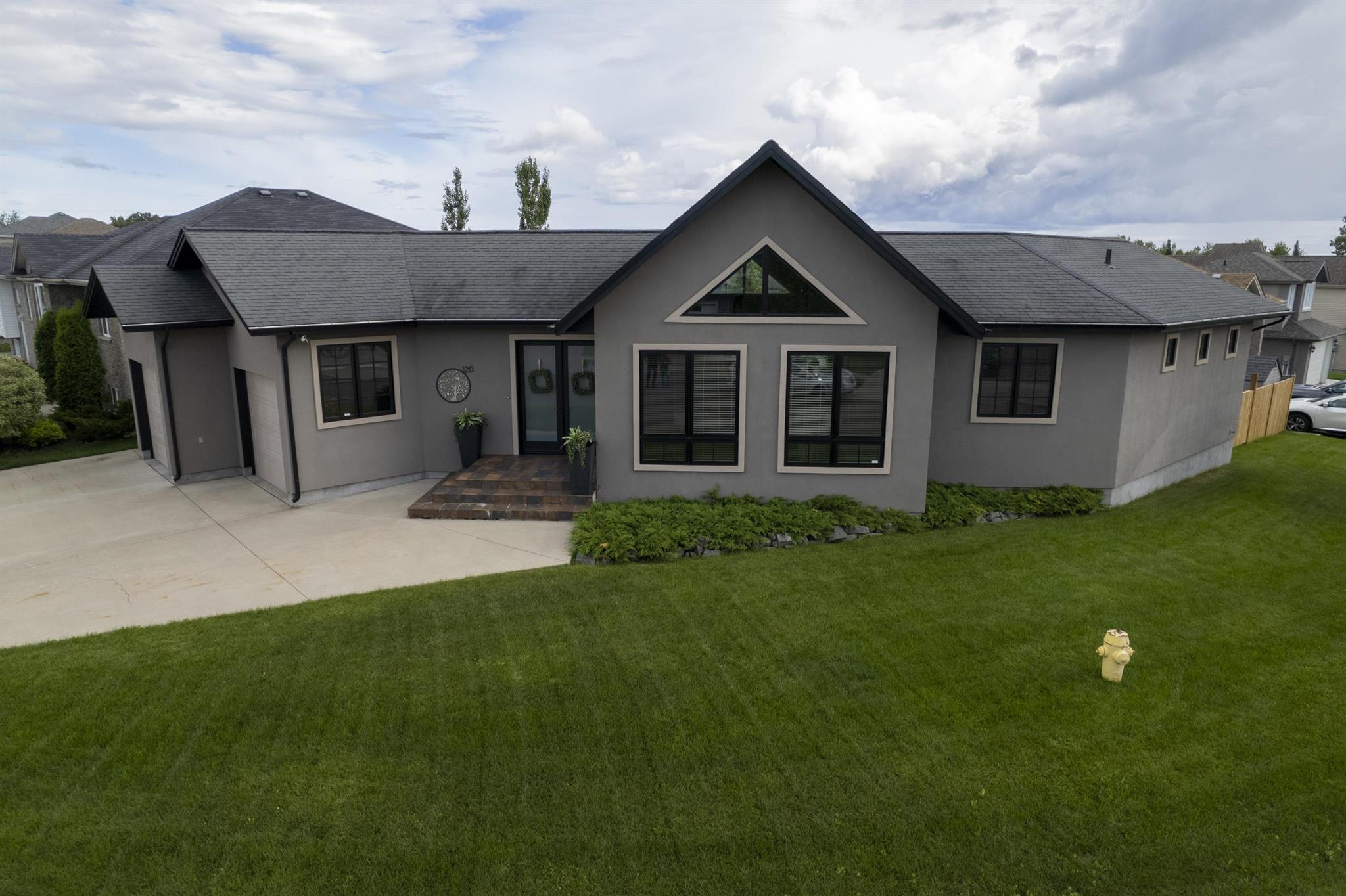 120 Loxley Bay, Thunder Bay, Ontario, Canada