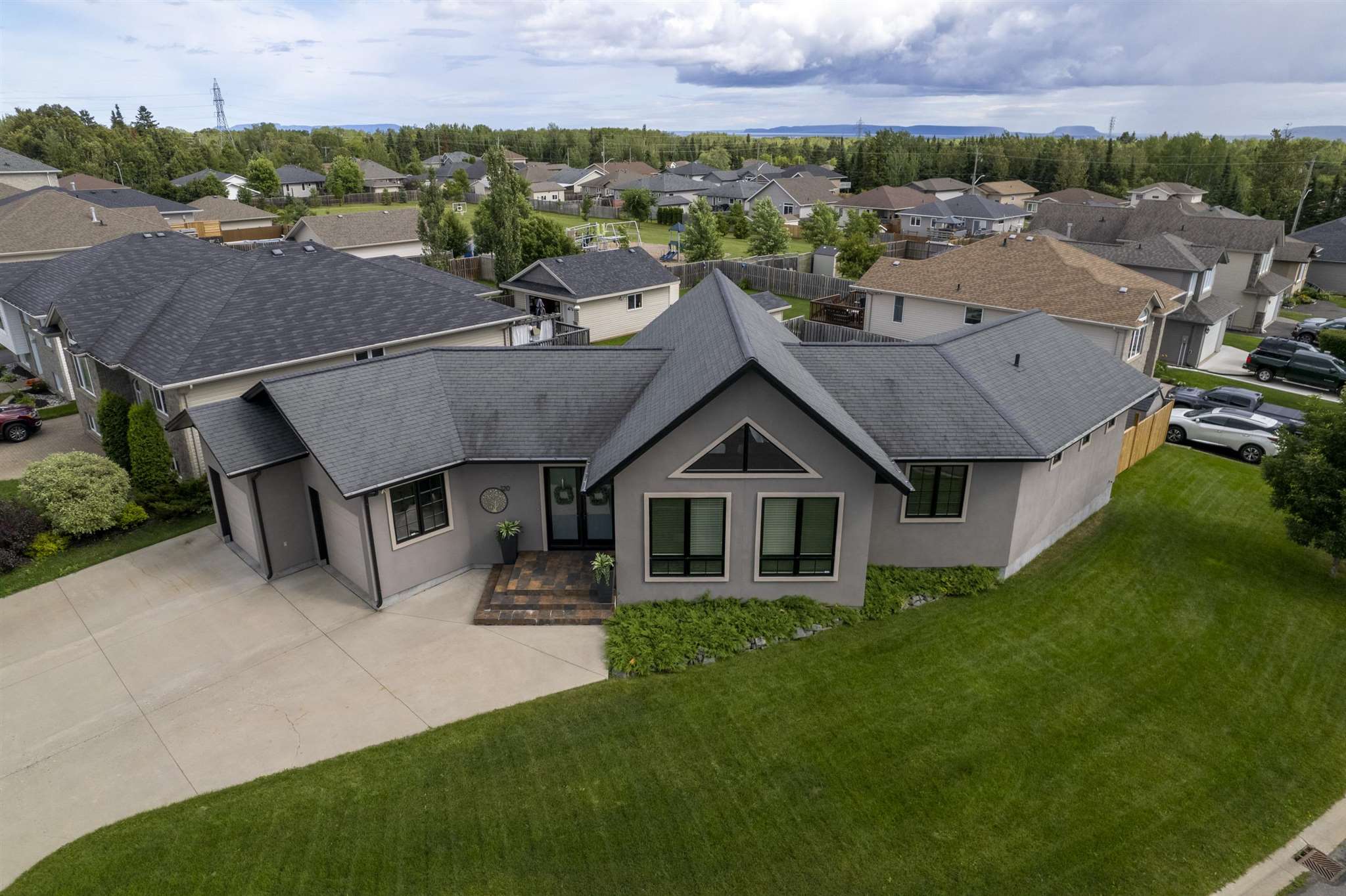 120 Loxley Bay, Thunder Bay, Ontario, Canada