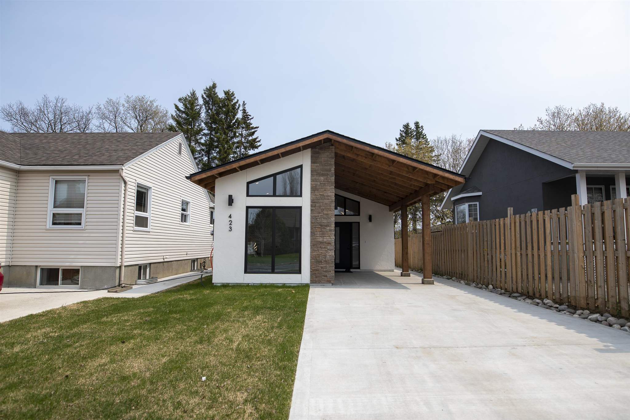 423 Frankwood Avenue, Thunder Bay, Ontario, Canada