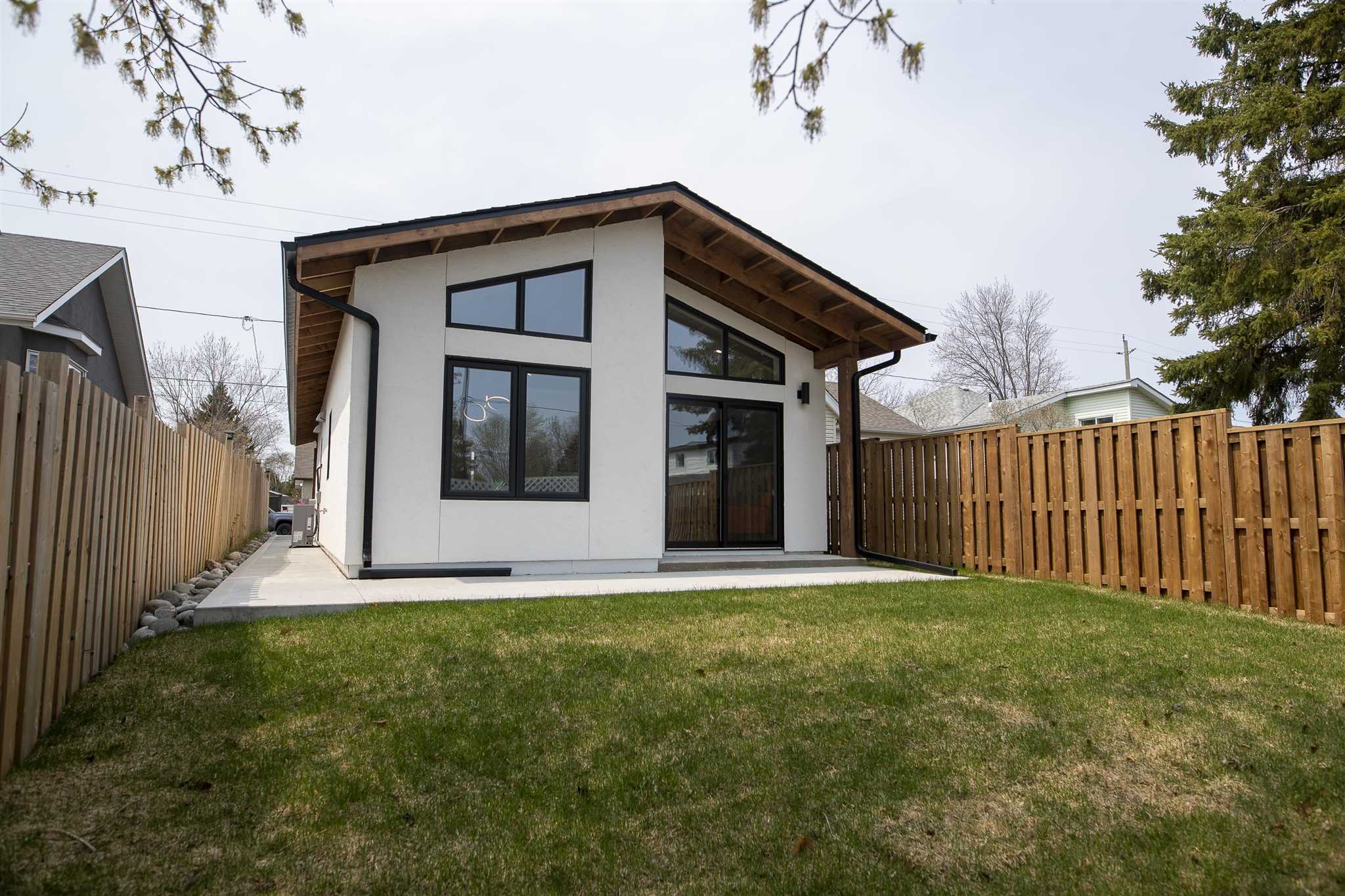 423 Frankwood Avenue, Thunder Bay, Ontario, Canada