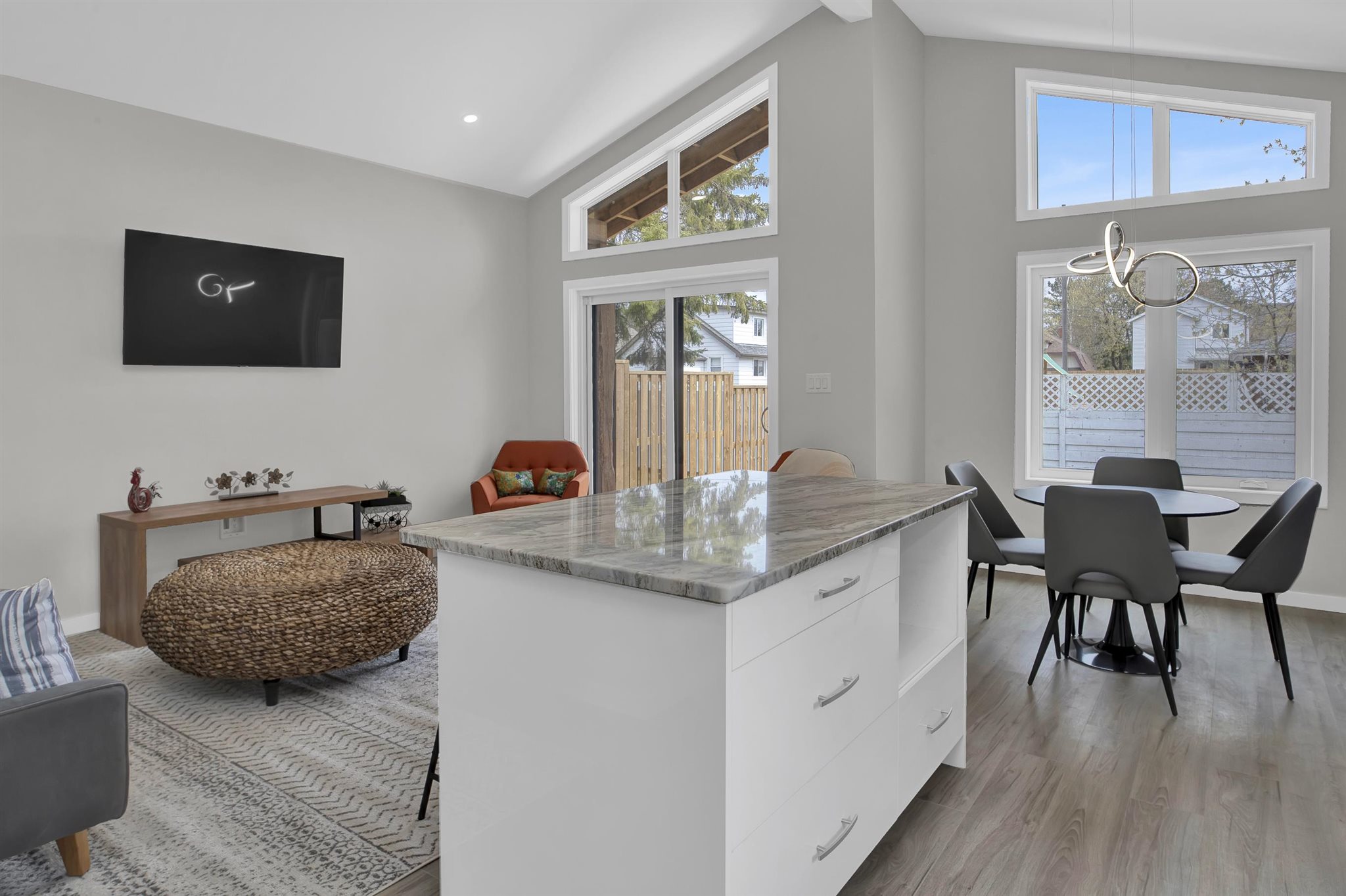 423 Frankwood Avenue, Thunder Bay, Ontario, Canada