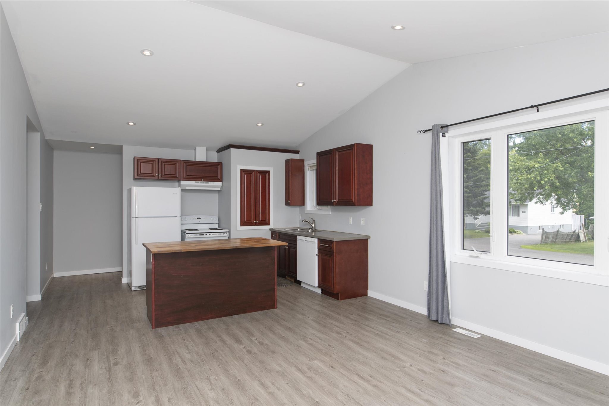 144 Carl Avenue, Thunder Bay, Ontario, Canada