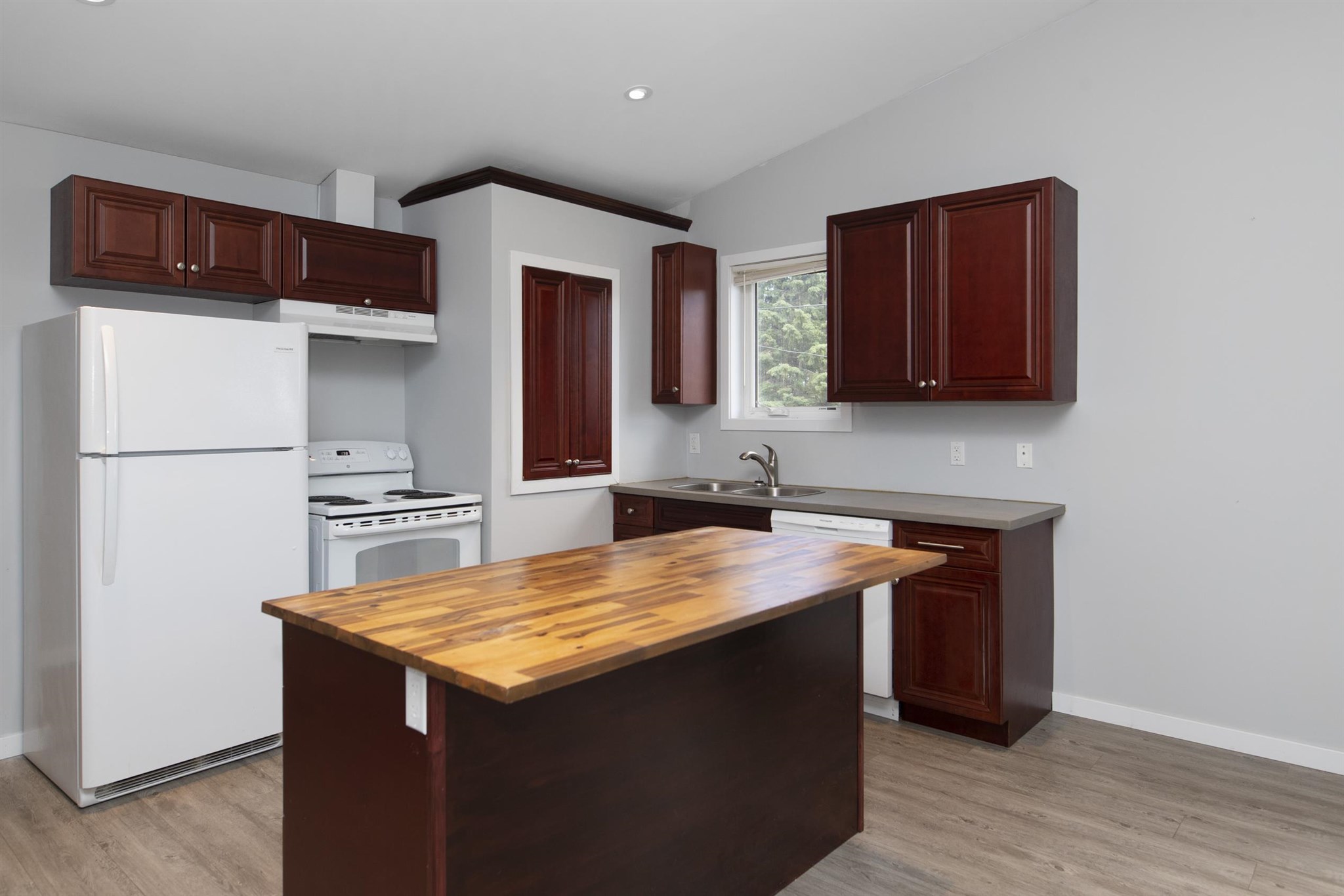 144 Carl Avenue, Thunder Bay, Ontario, Canada