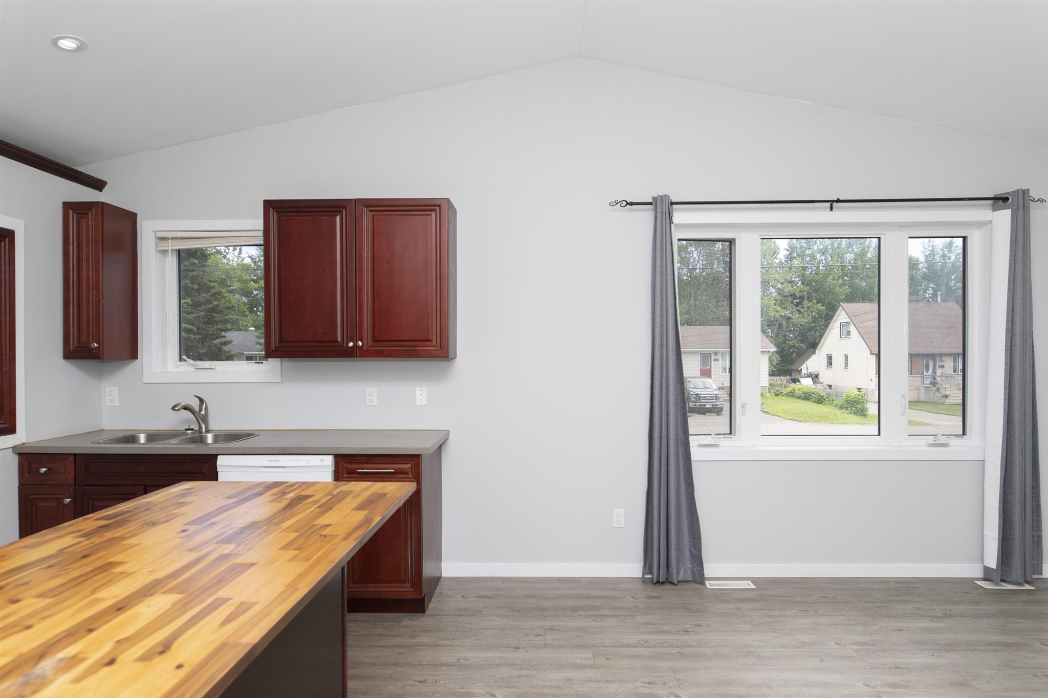 144 Carl Avenue, Thunder Bay, Ontario, Canada