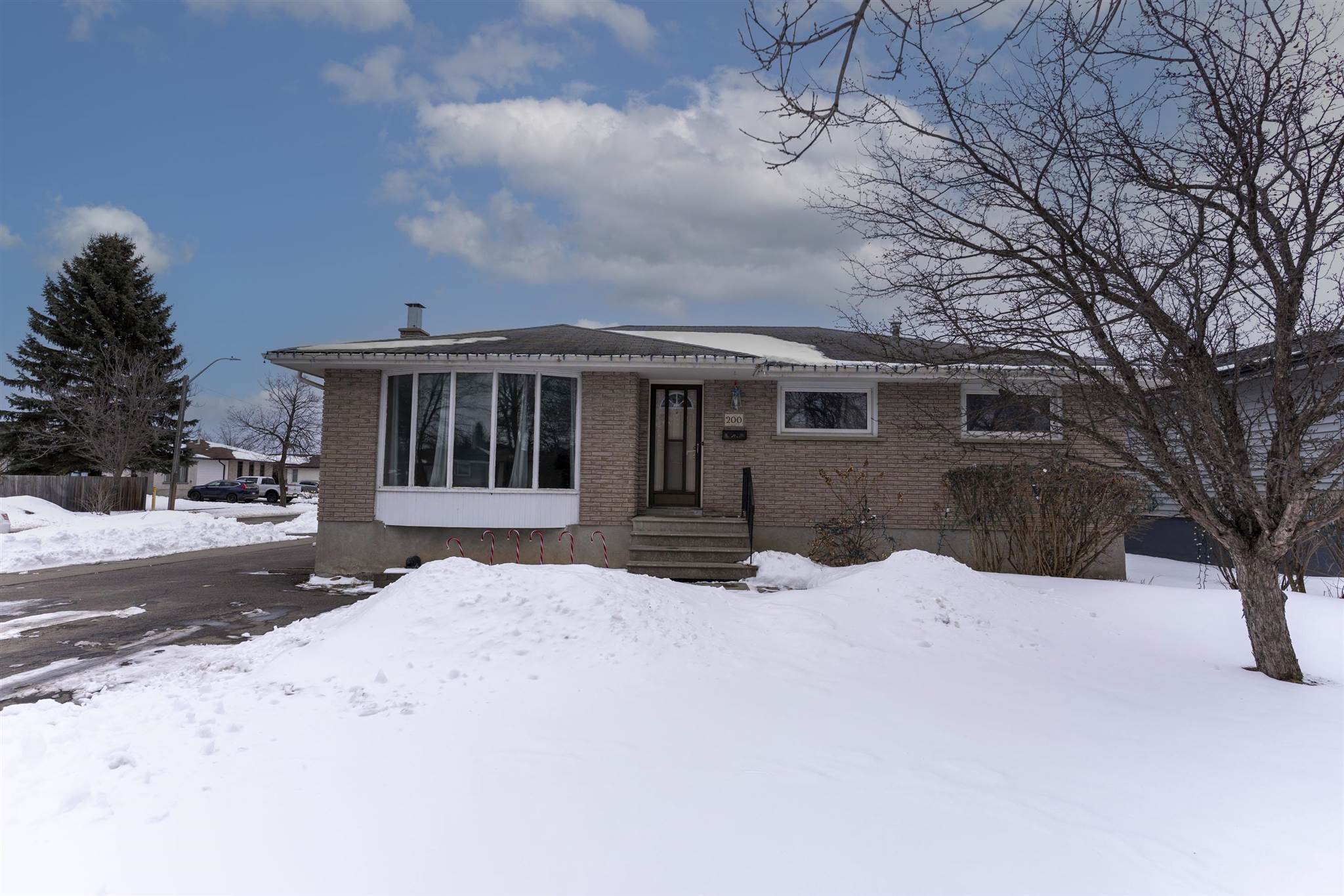 200 Fanshaw Street, Thunder Bay, Ontario, Canada