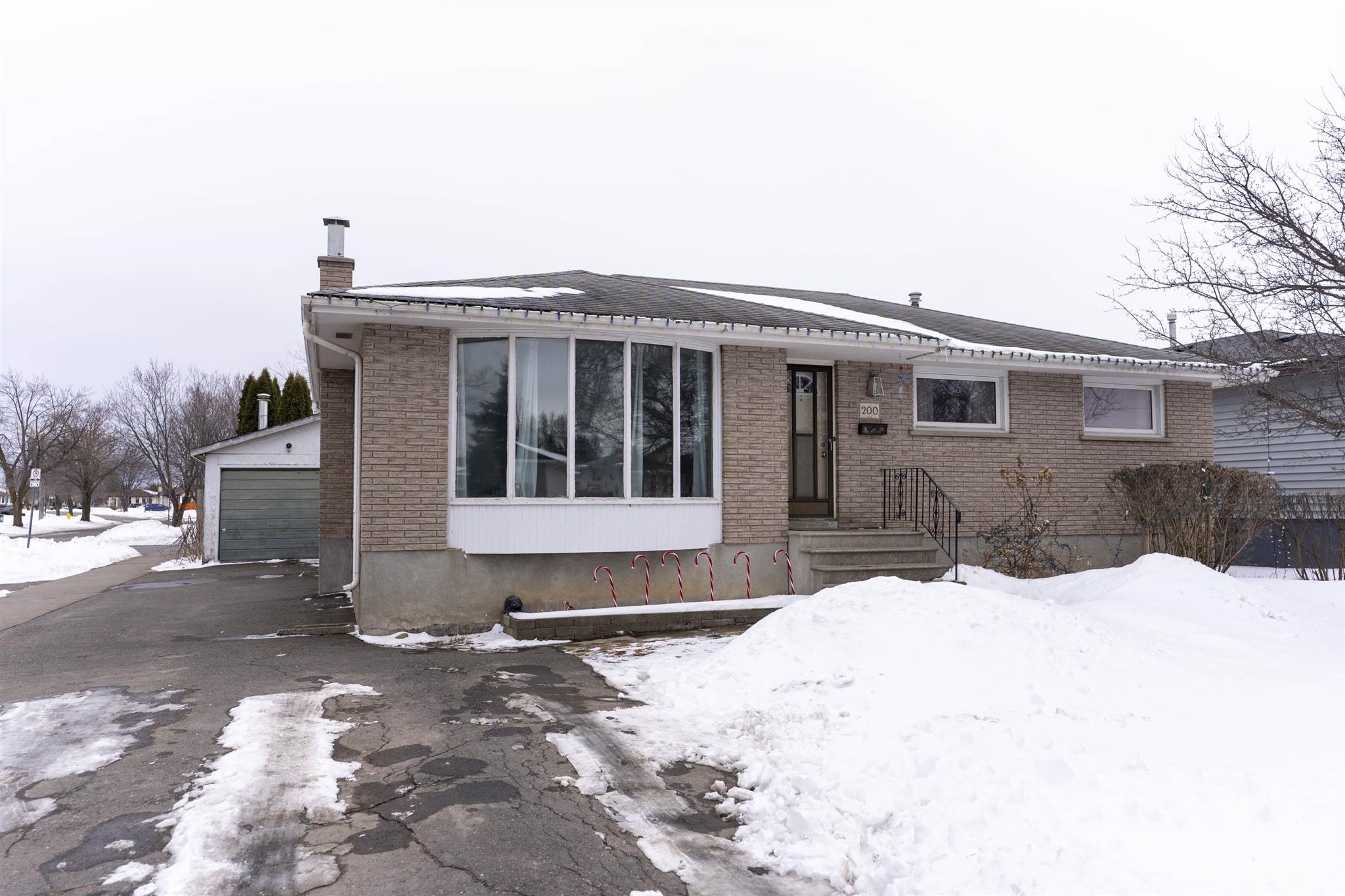 200 Fanshaw Street, Thunder Bay, Ontario, Canada