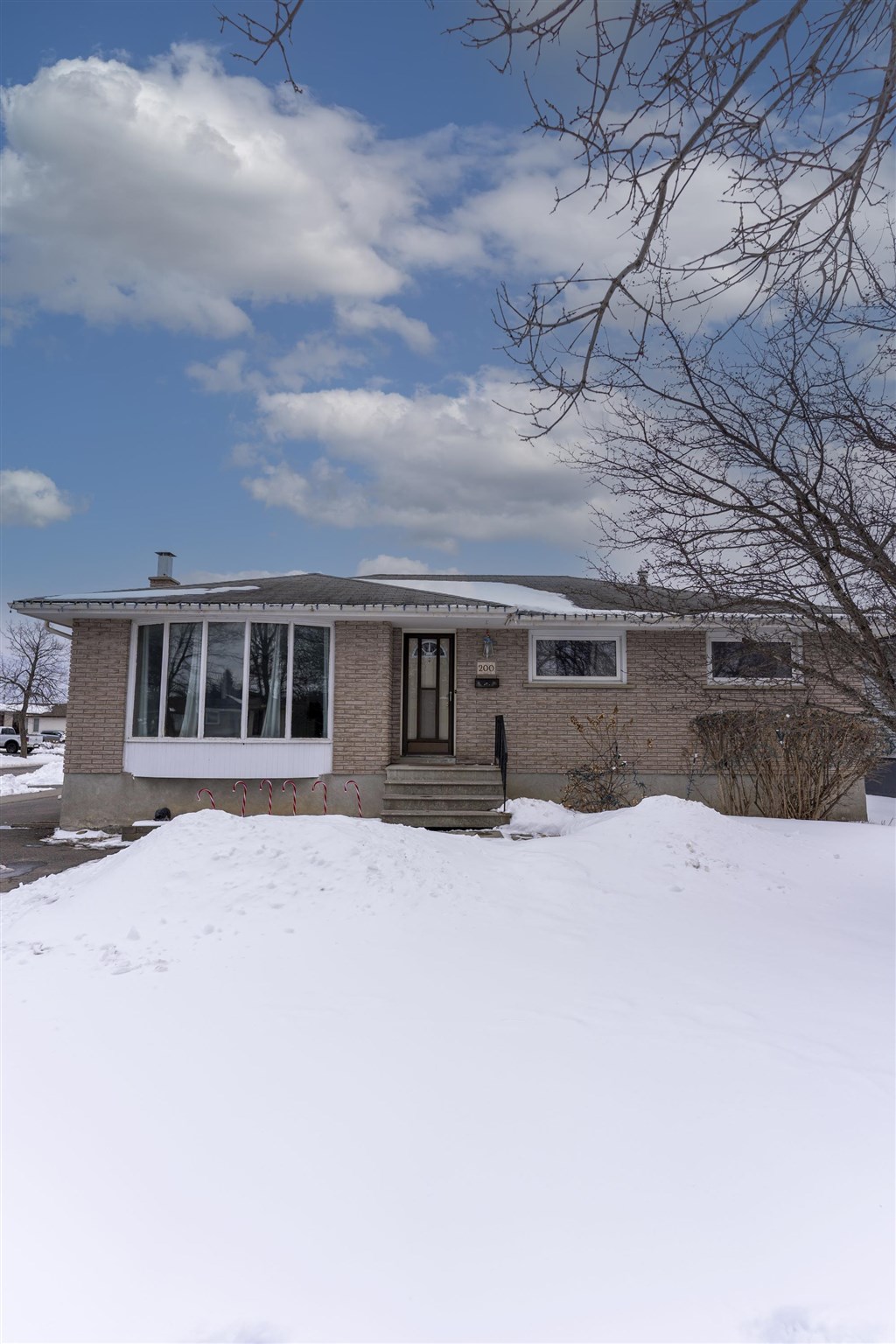 200 Fanshaw Street, Thunder Bay, Ontario, Canada