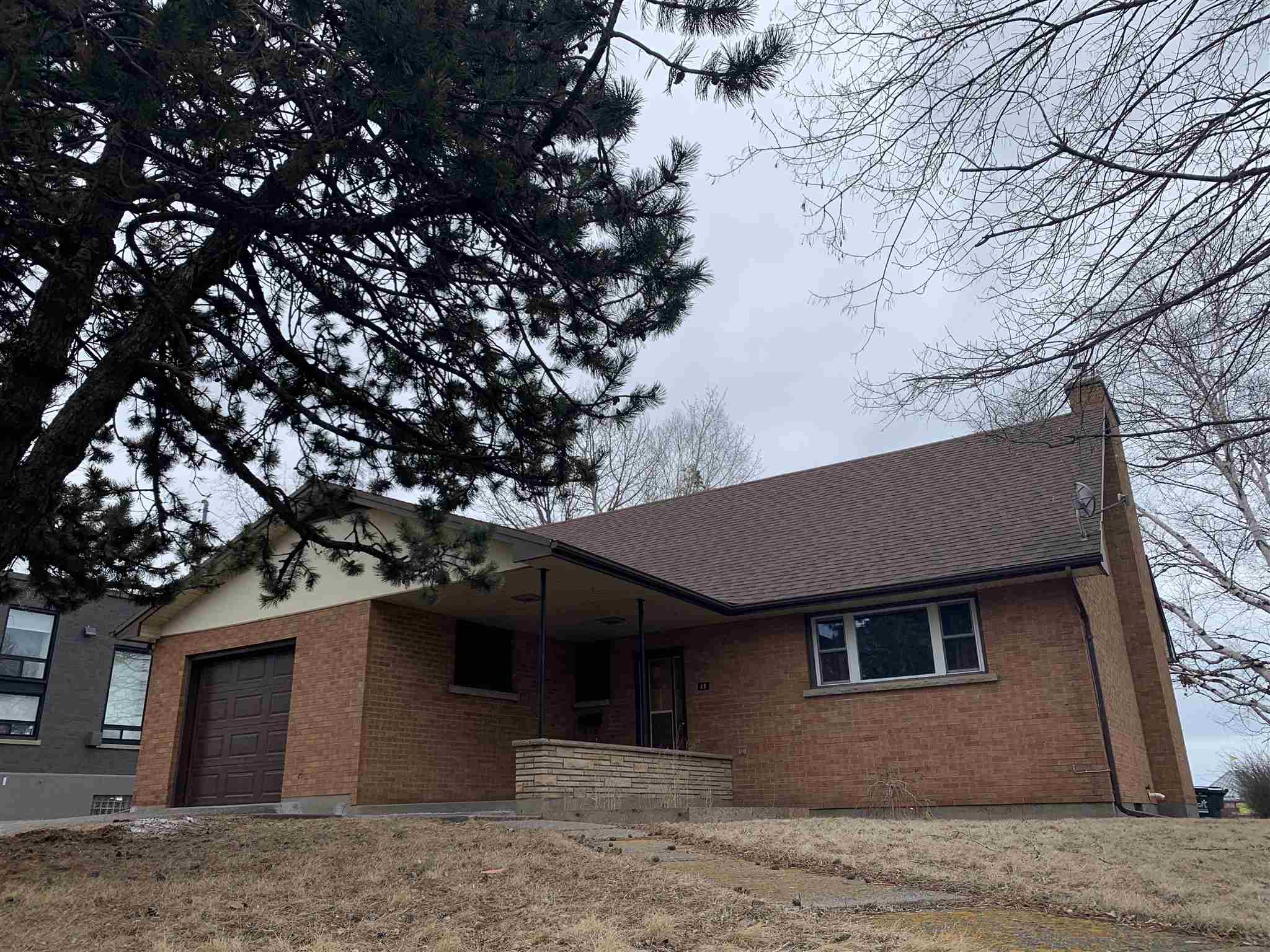 15 Royston Court, Thunder Bay, Ontario, Canada photo 1