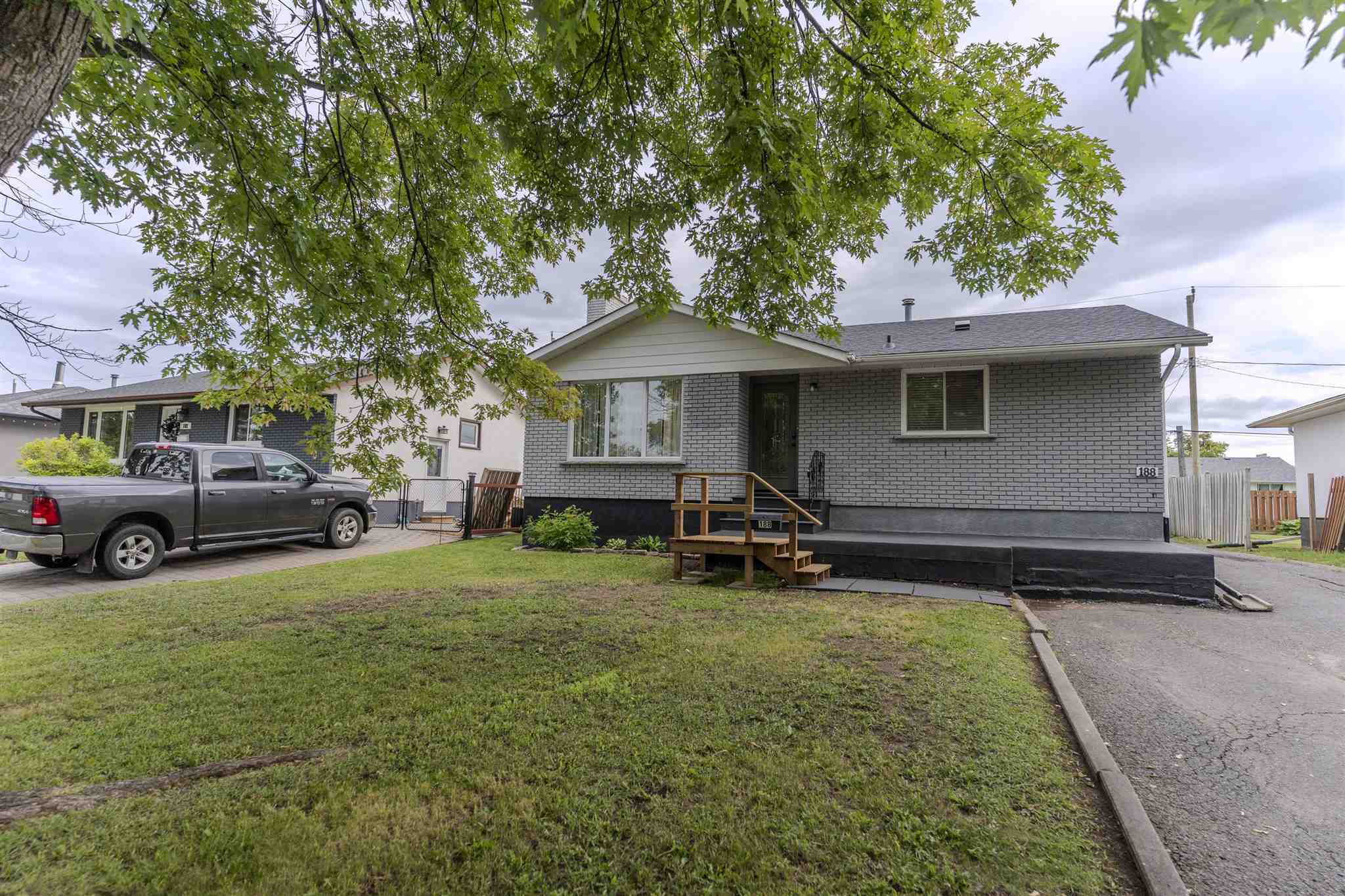 188 University Drive, Thunder Bay, Ontario, Canada photo 2