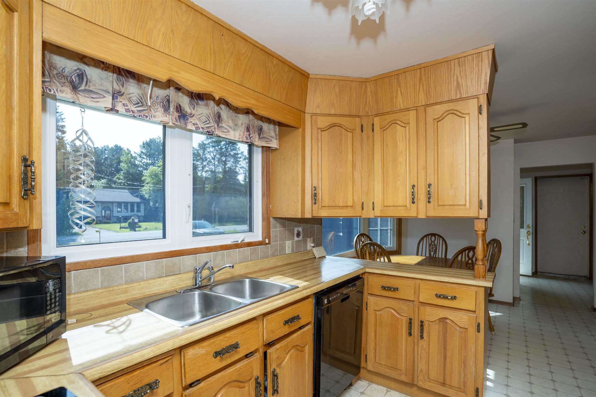 2019 Scotland Street, Thunder Bay, Ontario, Canada photo 4