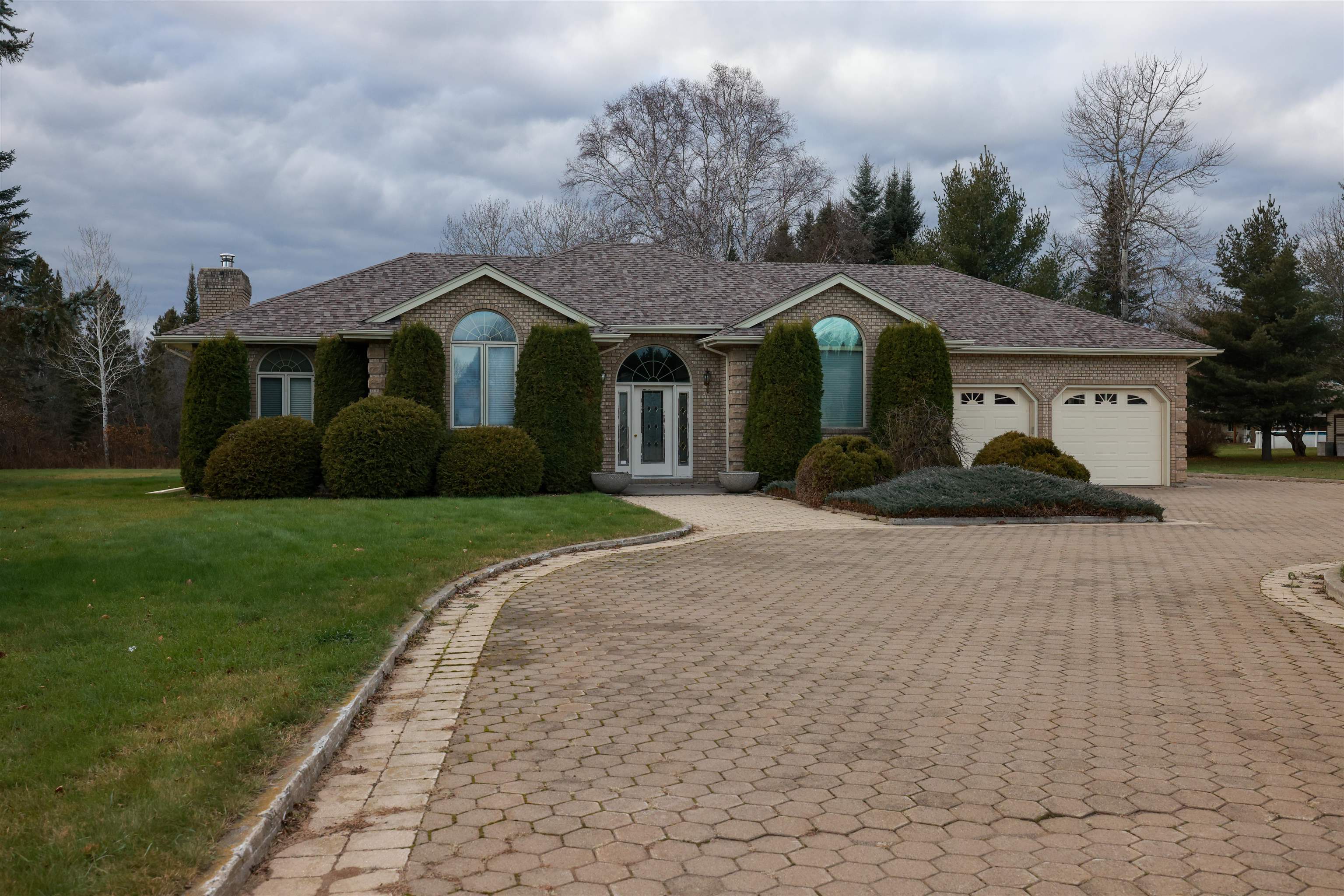 2200 bordeaux crescent, Thunder Bay Ontario, Canada