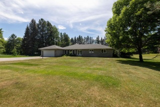 1155 victor street s, Thunder Bay Ontario, Canada