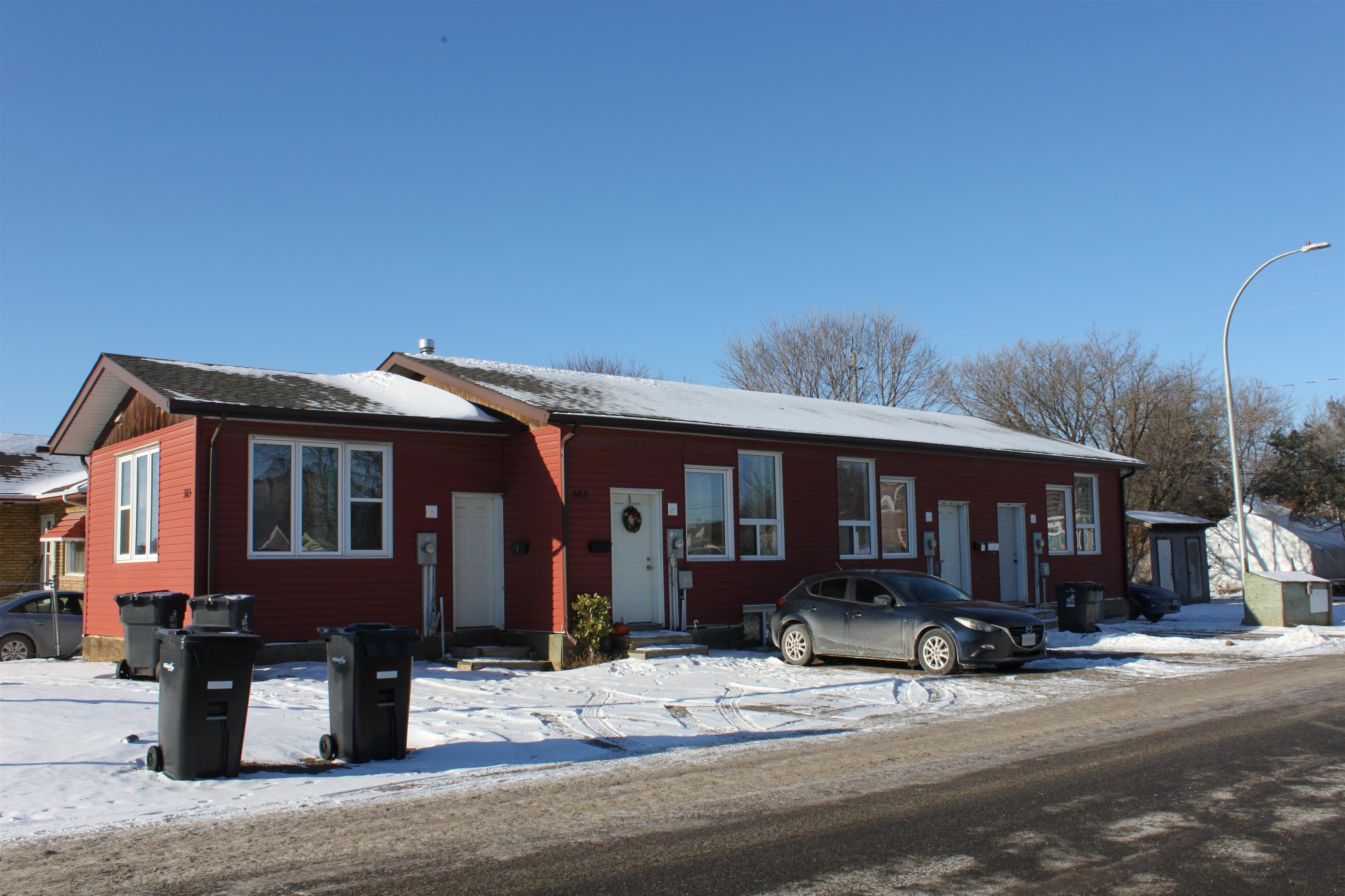 303 Frederica Street W, Thunder Bay, Ontario, Canada photo 1