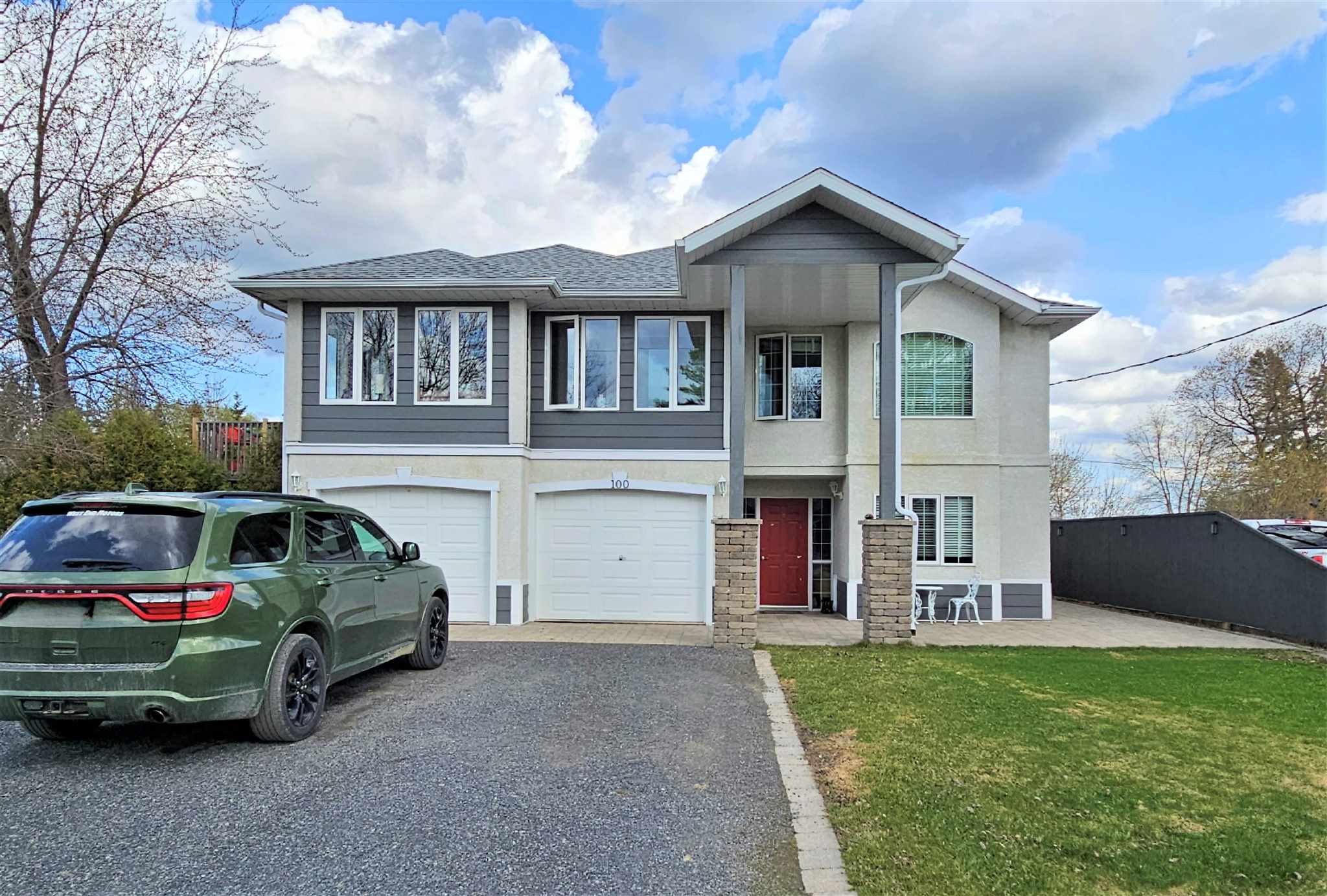 100 Queen Street, Barwick, Ontario, Canada