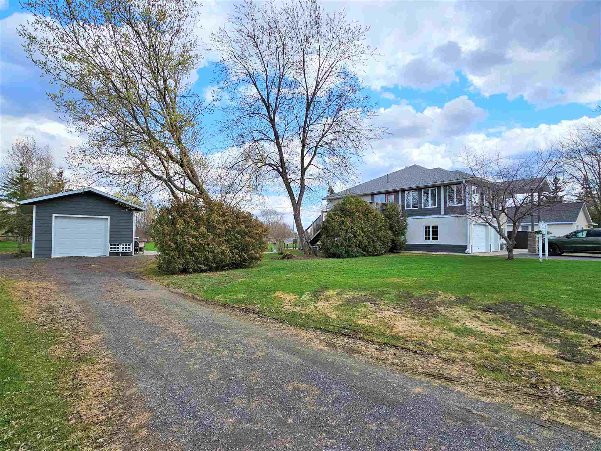 100 Queen Street, Barwick, Ontario, Canada