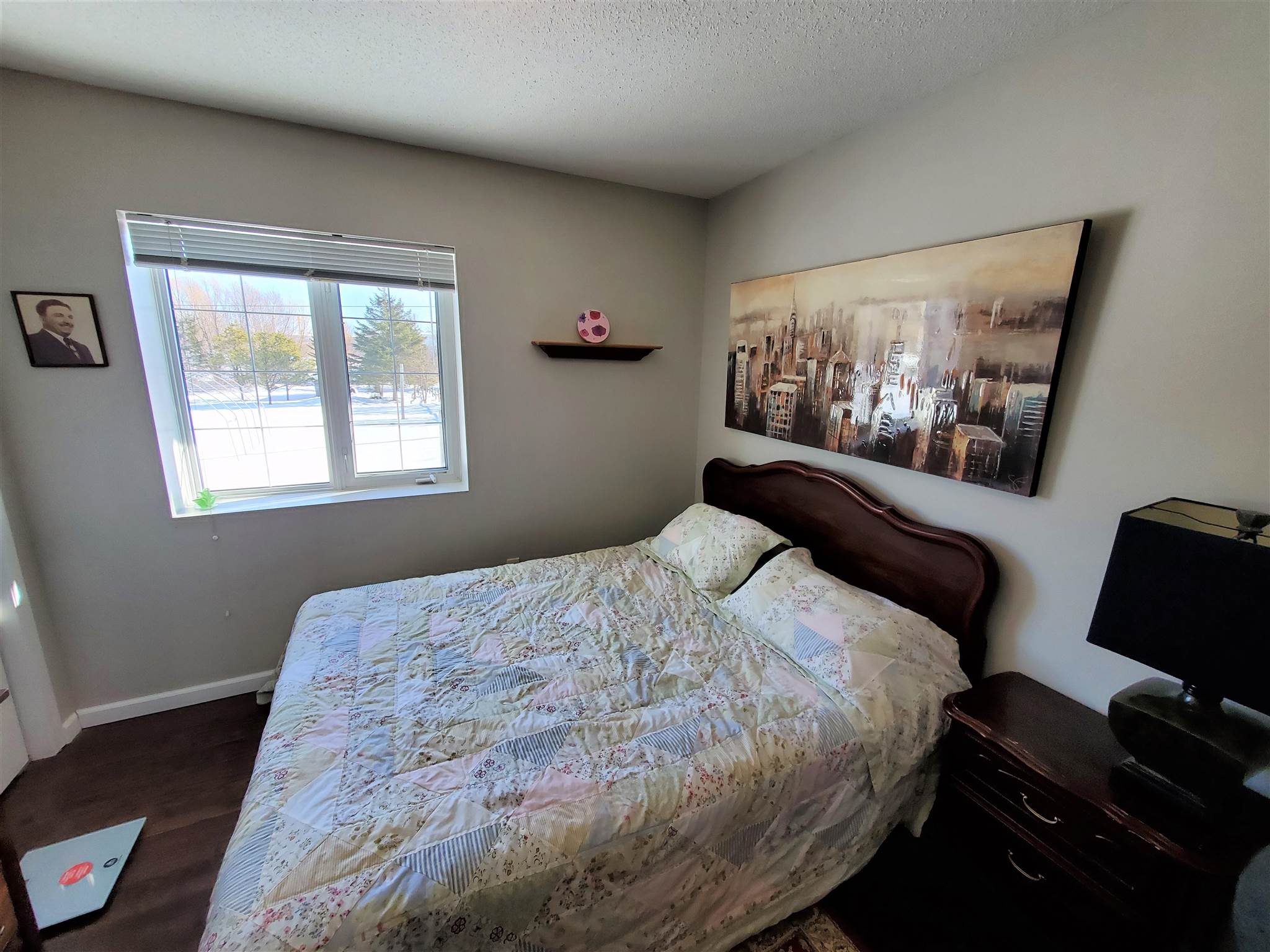 100 Queen Street, Barwick, Ontario, Canada