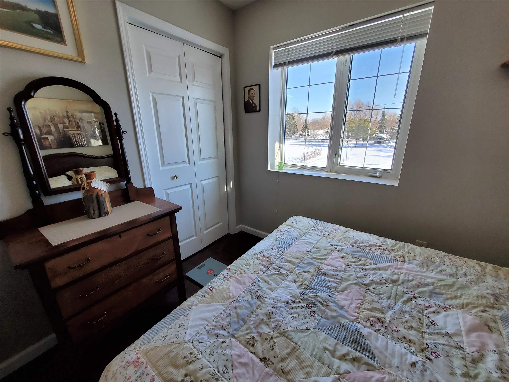 100 Queen Street, Barwick, Ontario, Canada