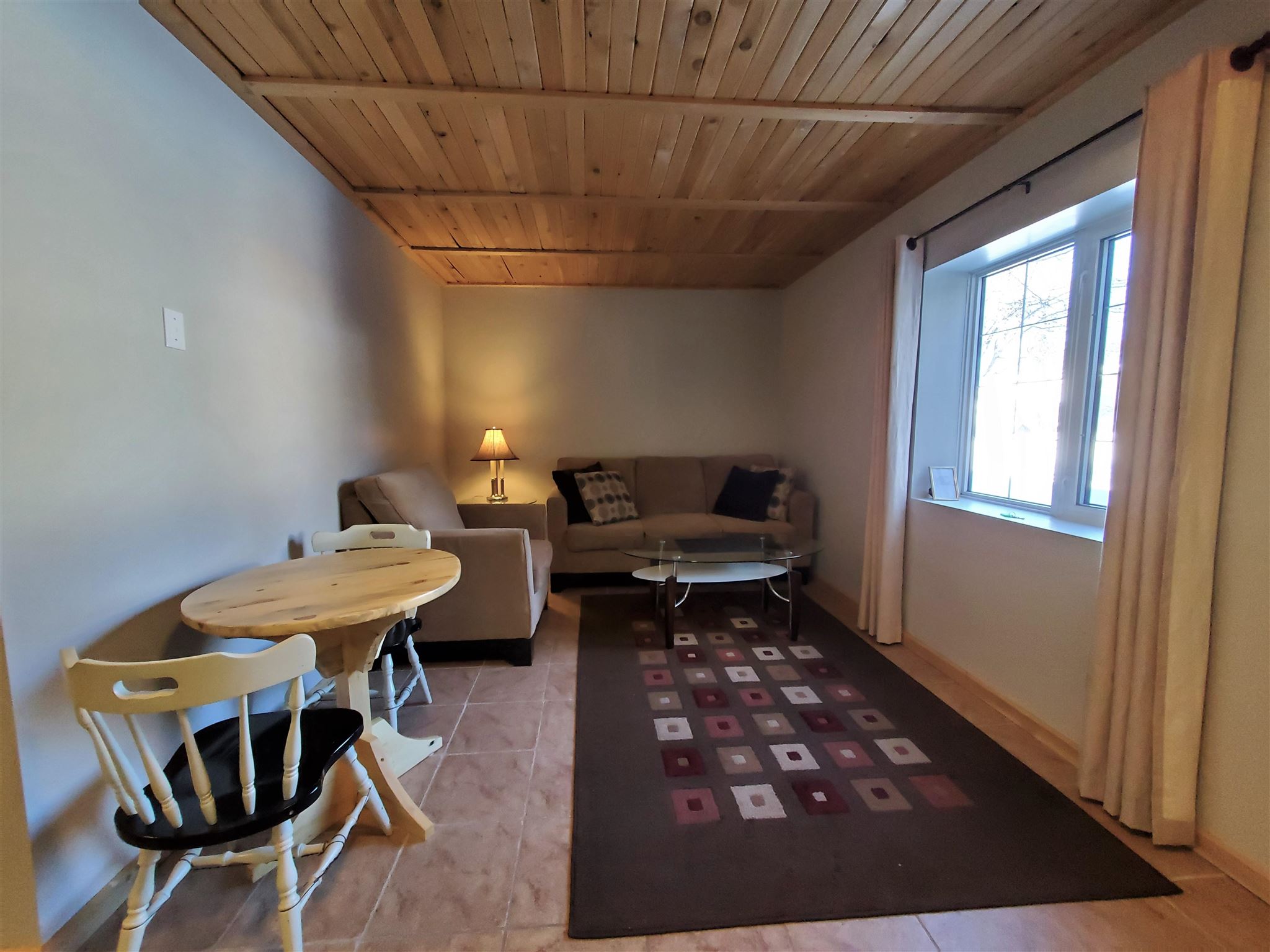 100 Queen Street, Barwick, Ontario, Canada