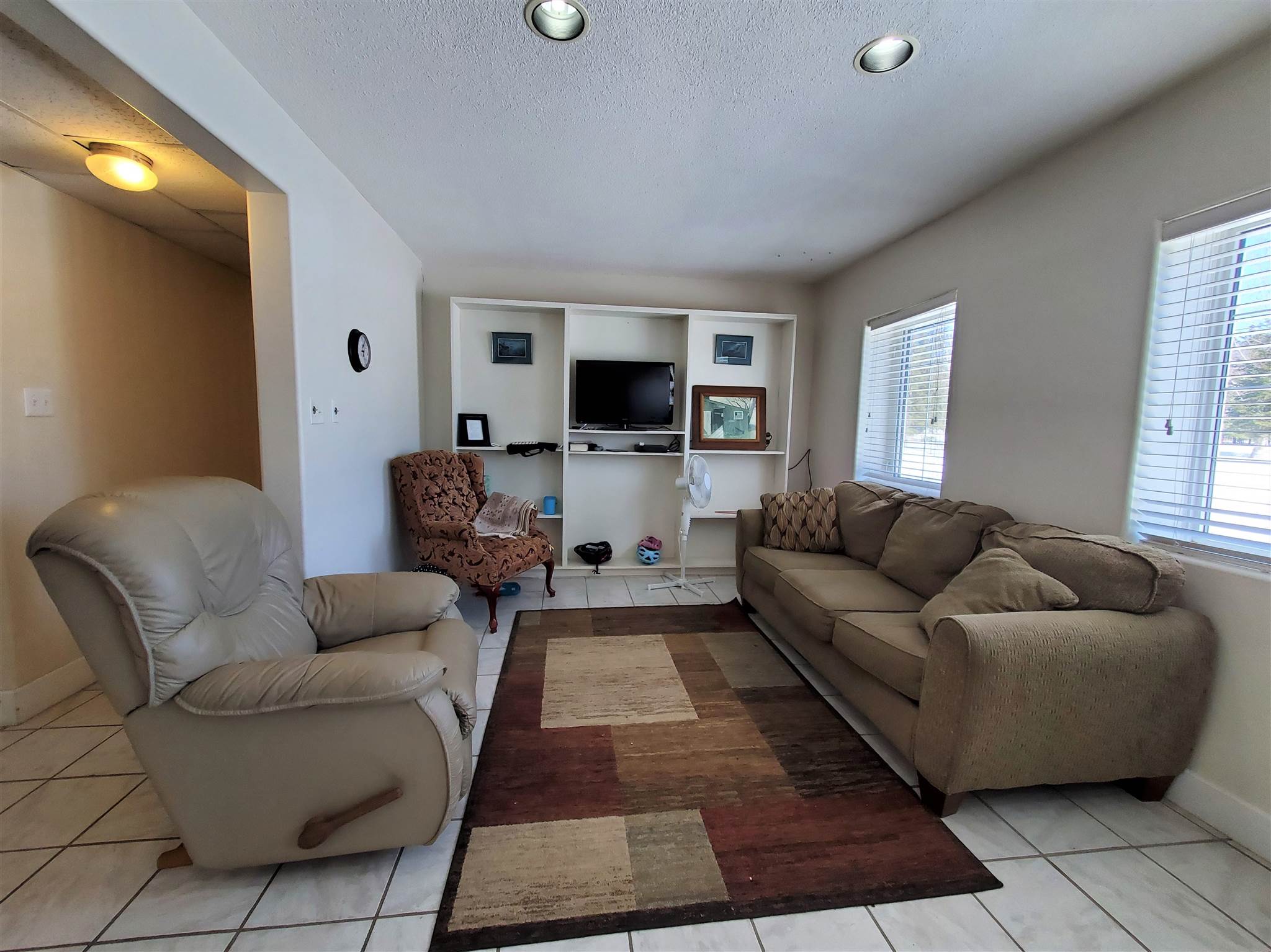 100 Queen Street, Barwick, Ontario, Canada