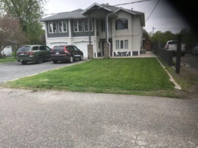 100 Queen Street, Barwick, Ontario, Canada
