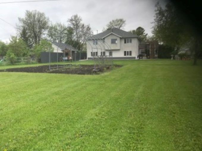 100 Queen Street, Barwick, Ontario, Canada