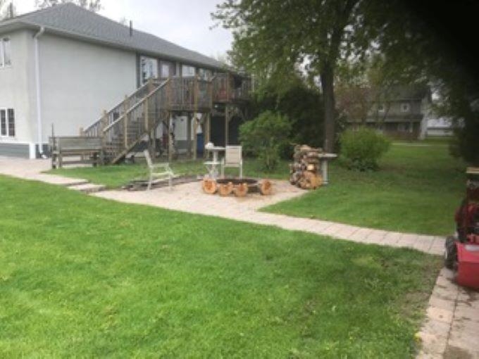100 Queen Street, Barwick, Ontario, Canada