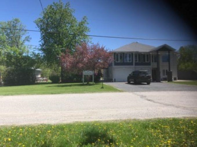 100 Queen Street, Barwick, Ontario, Canada