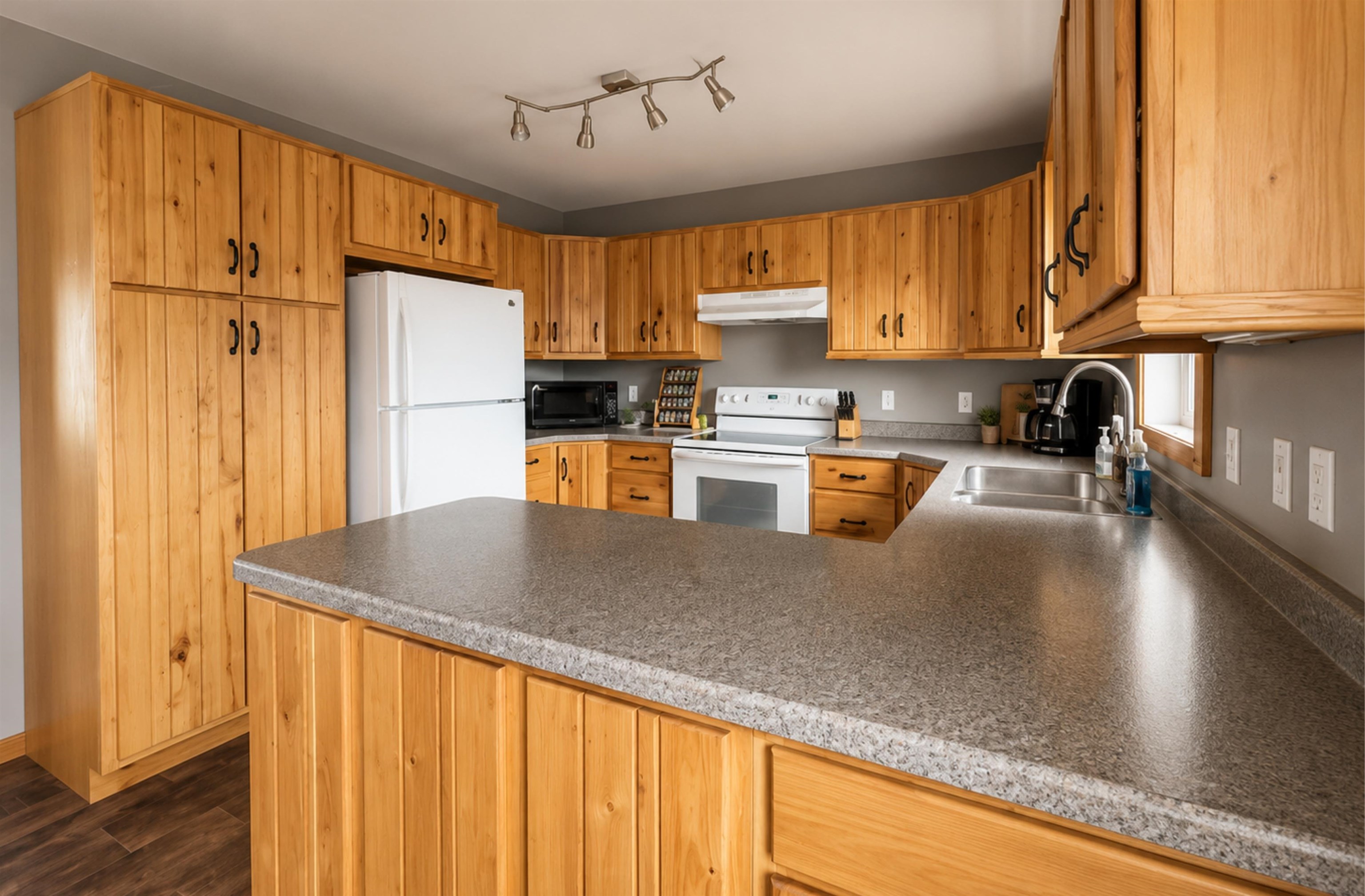 6086 Hwy 11/71, Emo, Ontario, Canada photo 3