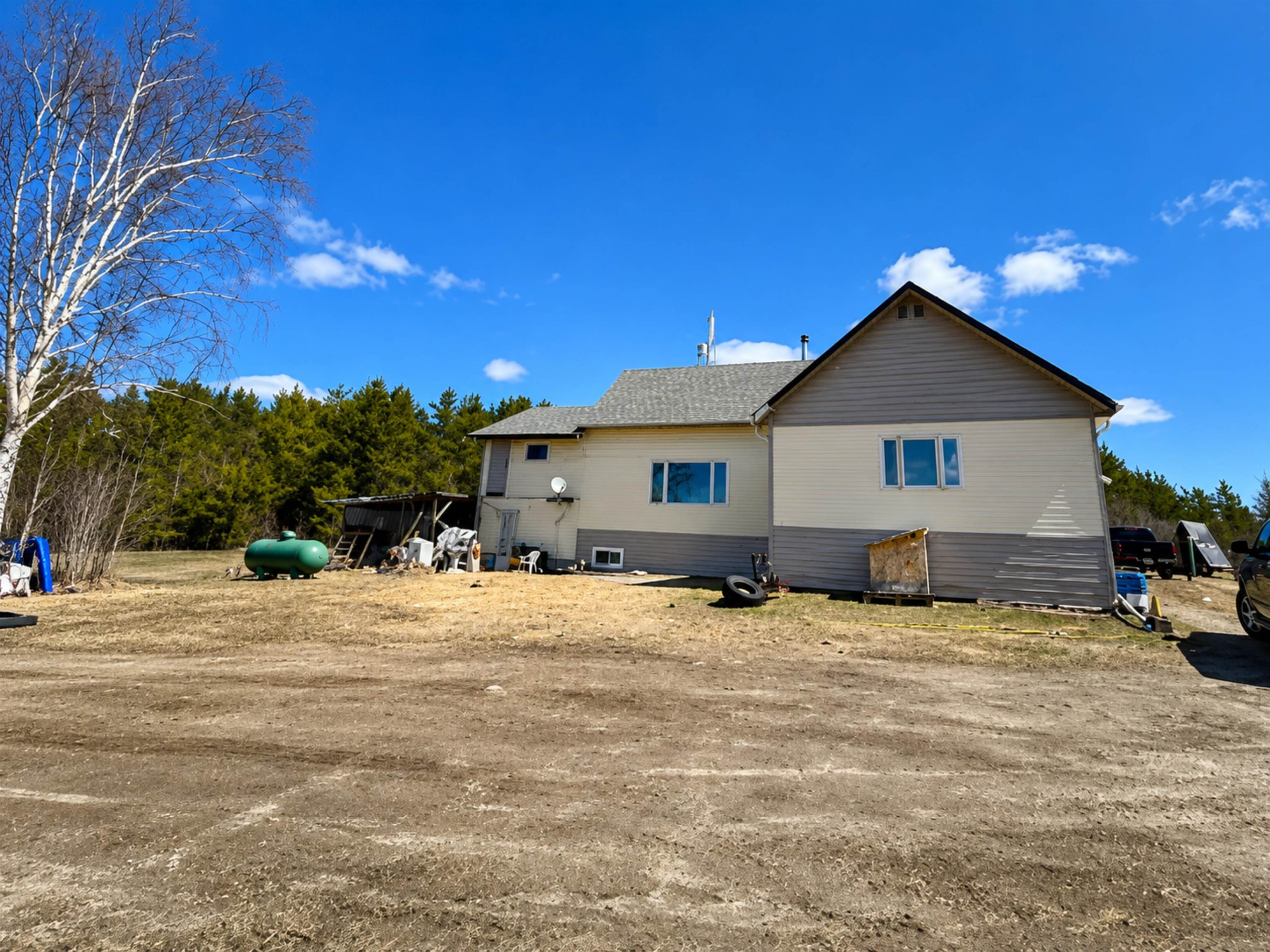 G1649 Flanders Road N photo 1
