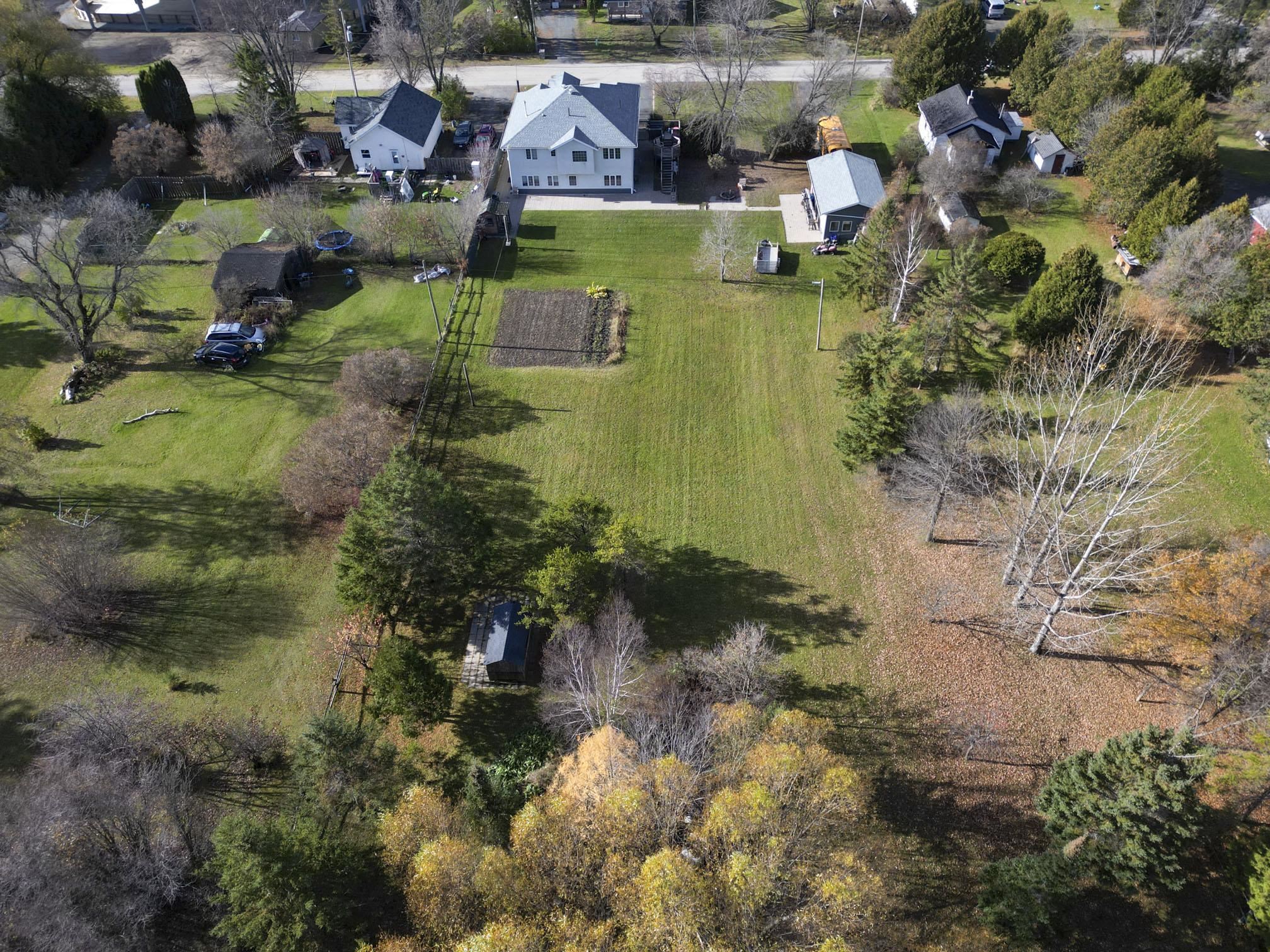 100 Queen Street, Barwick, Ontario, Canada photo 2