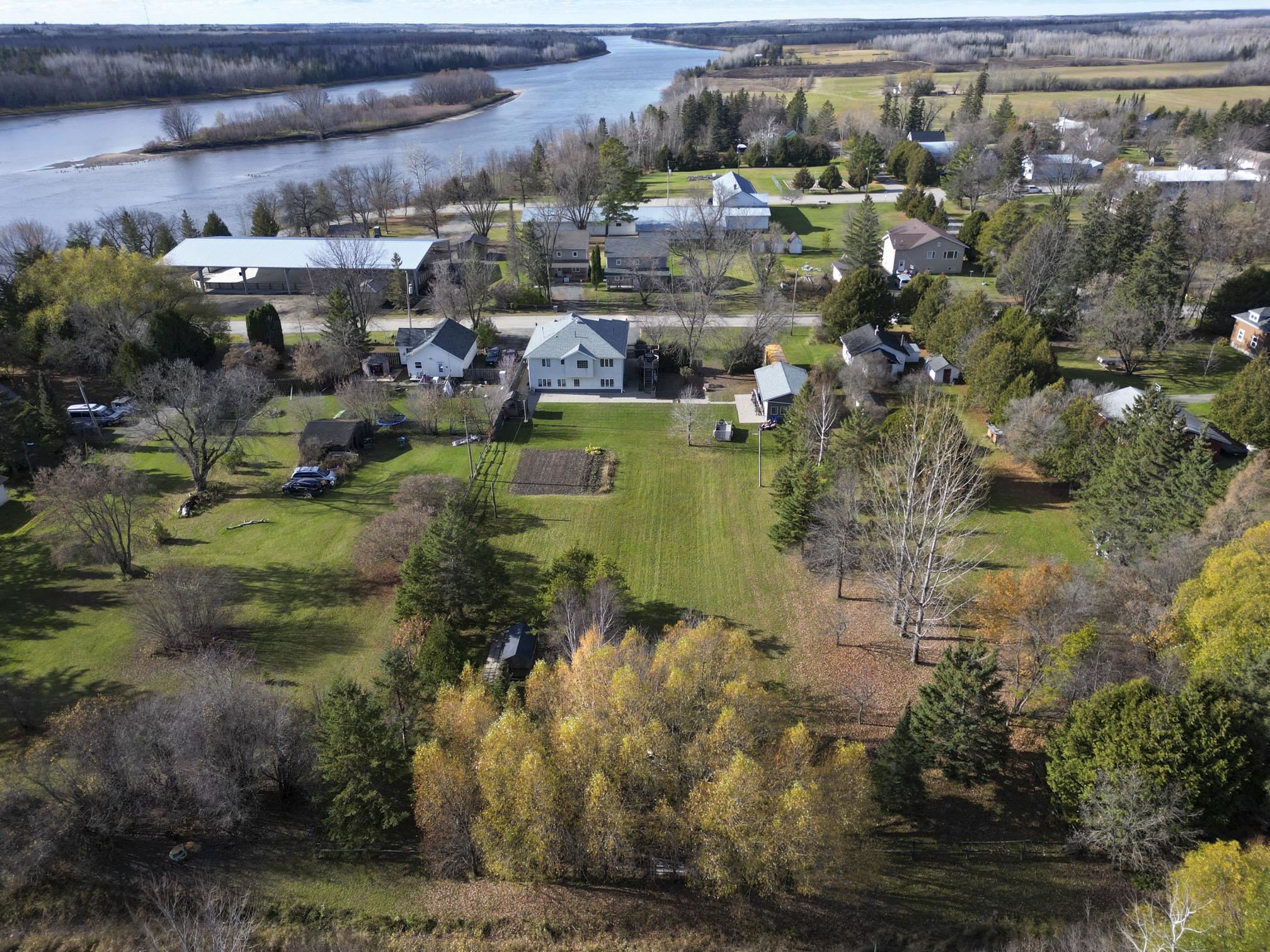 100 Queen Street, Barwick, Ontario, Canada photo 40
