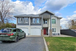 100 Queen Street, Barwick Ontario, Canada