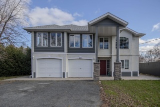 100 Queen Street, Barwick Ontario, Canada