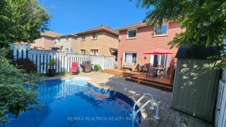 690 College Manor Dr, Newmarket Ontario