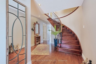 690 College Manor Dr, Newmarket Ontario