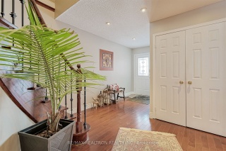 690 College Manor Dr, Newmarket Ontario