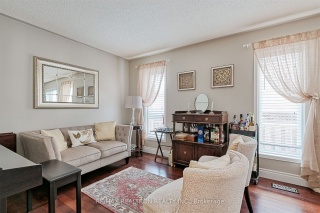 690 College Manor Dr, Newmarket Ontario