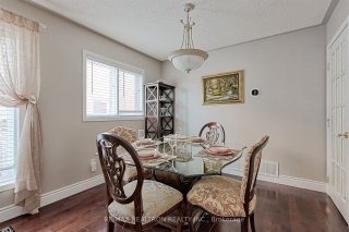690 College Manor Dr, Newmarket Ontario