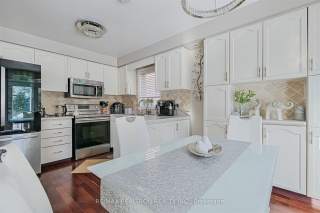 690 College Manor Dr, Newmarket Ontario