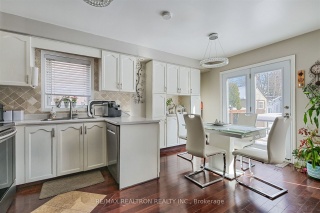 690 College Manor Dr, Newmarket Ontario