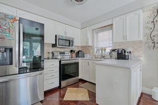 690 College Manor Dr, Newmarket Ontario