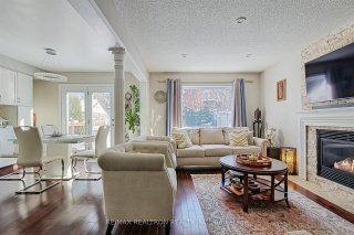 690 College Manor Dr, Newmarket Ontario