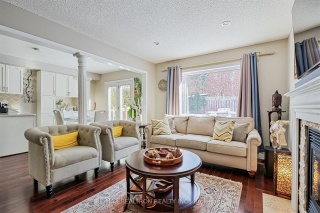 690 College Manor Dr, Newmarket Ontario
